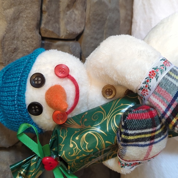 Hand Crafted Snowman Decoration *Makes a great gift for the holidays!* - Picture 2 of 5